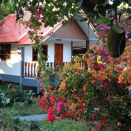 Areeya Resort Watthana Nakhon Екстер'єр фото