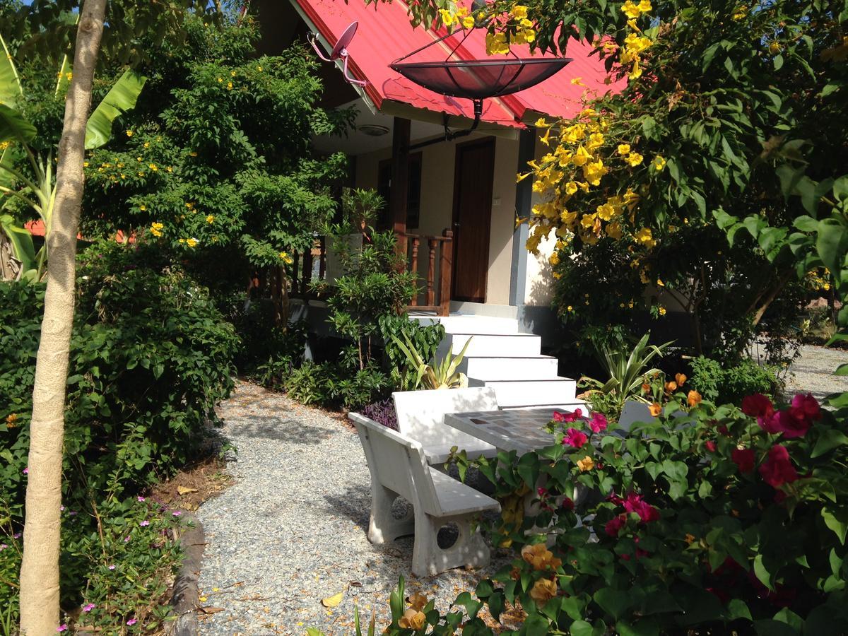 Areeya Resort Watthana Nakhon Екстер'єр фото