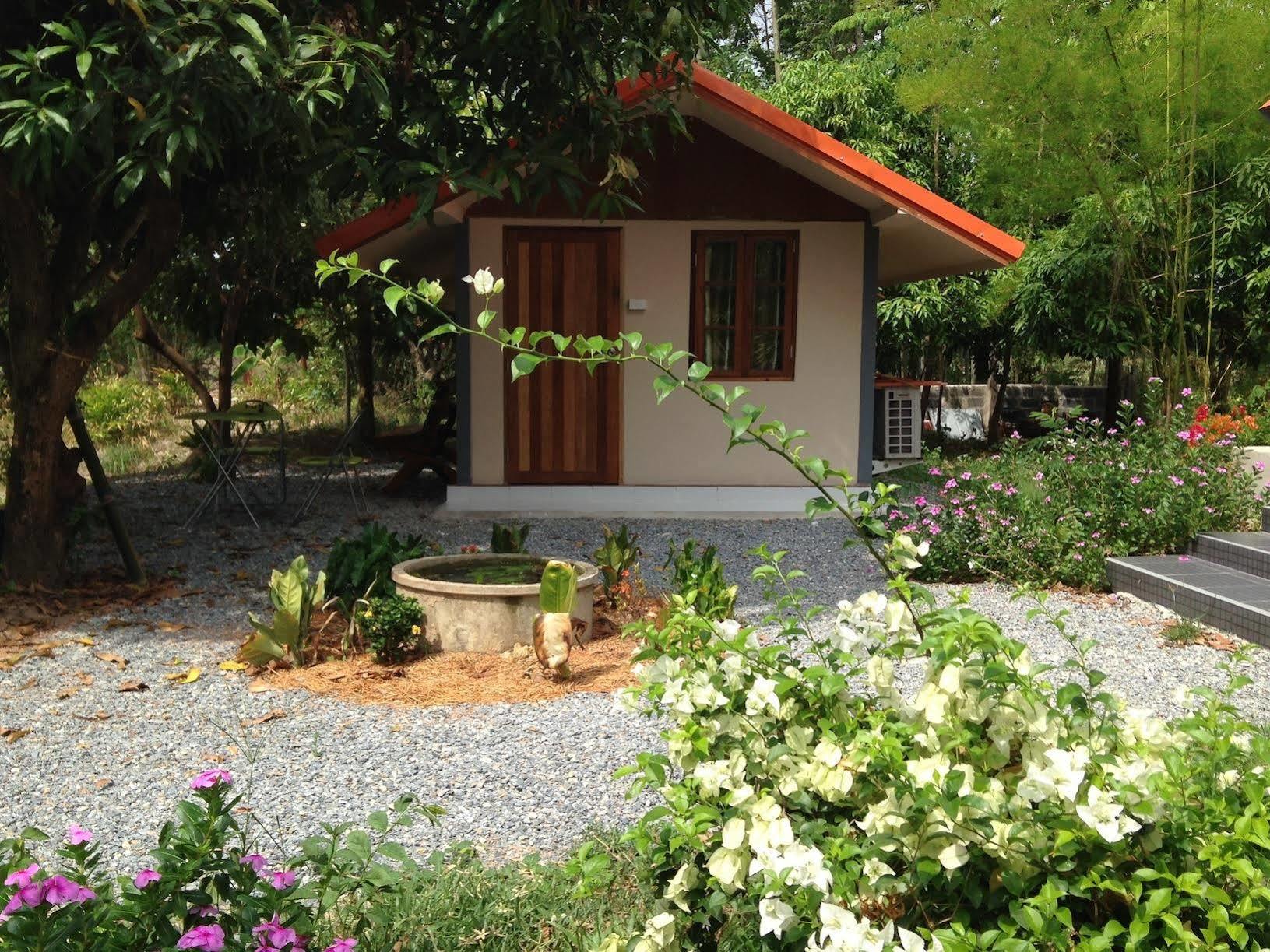 Areeya Resort Watthana Nakhon Екстер'єр фото